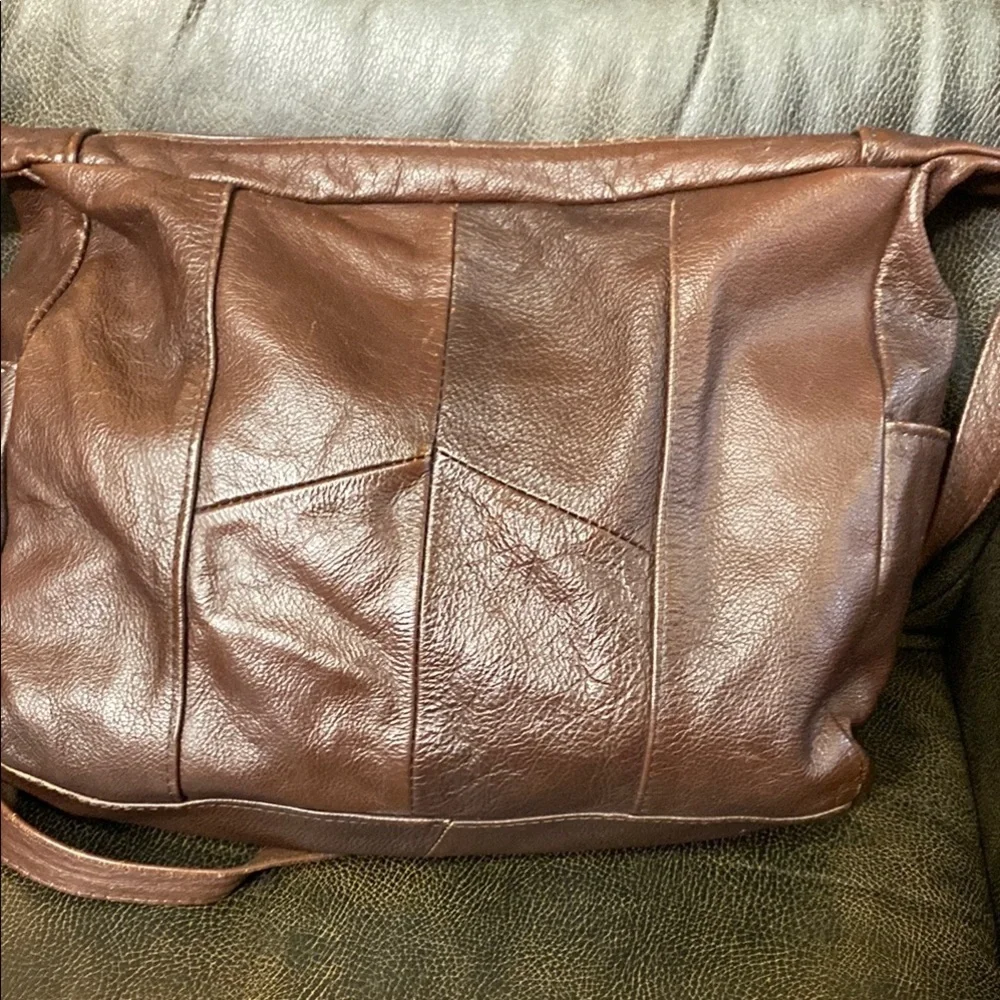 Brown Leather Messenger Bag with Adjustable Strap and Multiple Compartme…